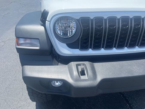 Used 2025 Jeep Wrangler Unlimited Sport AWD/4WD image 5