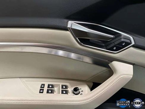 Used 2024 Audi Q8 e-tron Premium image 26