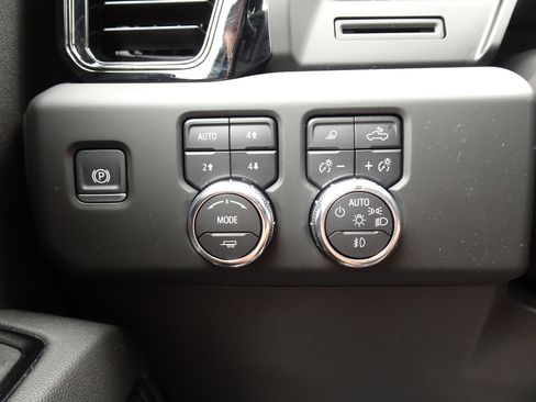 Used 2024 GMC Sierra 1500 AT4 image 25