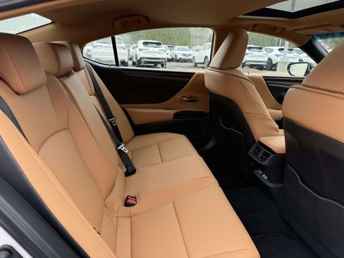Used 2025 Lexus ES 350 Premium image 17