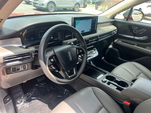 Certified 2025 Lincoln Corsair AWD image 26