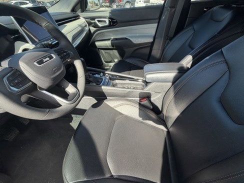 Used 2024 Jeep Compass Limited image 18