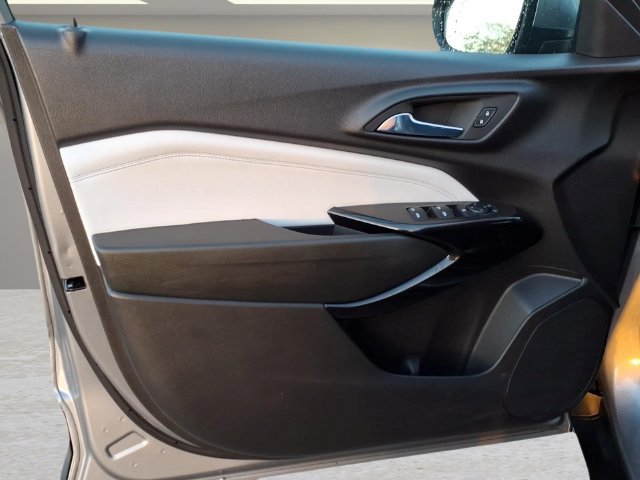 Used 2024 Chevrolet Trax LT w/ LT Convenience Package FWD image 13