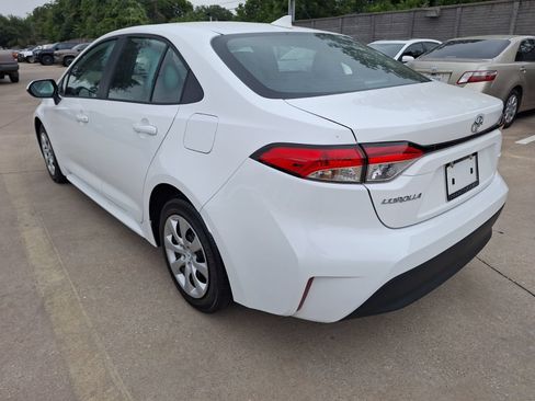 Used 2026 Toyota Corolla LE FWD image 4