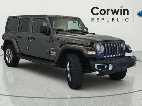 Used 2018 Jeep Wrangler Unlimited Sahara AWD/4WD image 8