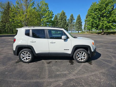 Used 2015 Jeep Renegade Latitude w/ Popular Equipment Group AWD/4WD image 7