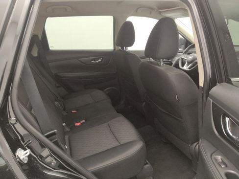 Used 2020 Nissan Rogue SV image 19