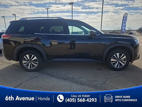 Used 2025 Nissan Pathfinder SL FWD image 4