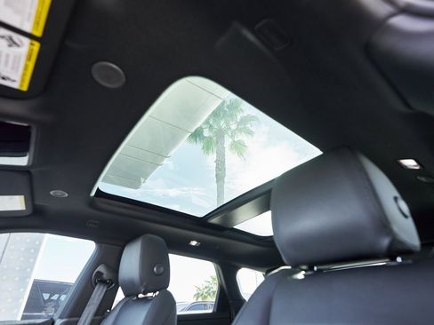 Used 2024 Land Rover Range Rover Evoque Dynamic SE image 32