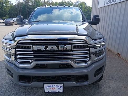 New 2026 RAM 4500 4x4 Crew Cab DRW w/ Laramie Trim Package image 10