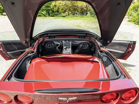 Used 2007 Chevrolet Corvette Coupe w/ Preferred Equipment Group RWD image 31