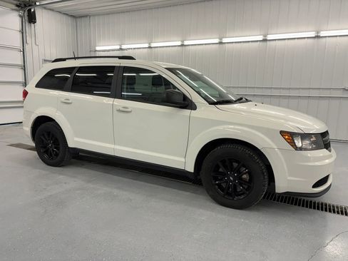 Used 2020 Dodge Journey SE w/ Blacktop Package FWD image 1
