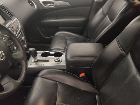 Used 2018 Nissan Pathfinder SL image 17