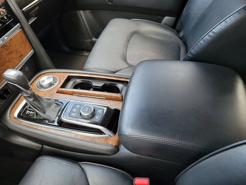 Used 2024 Nissan Armada SL image 20