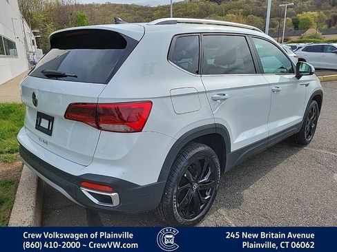 Used 2022 Volkswagen Taos SE w/ Driver Assistance Package image 3