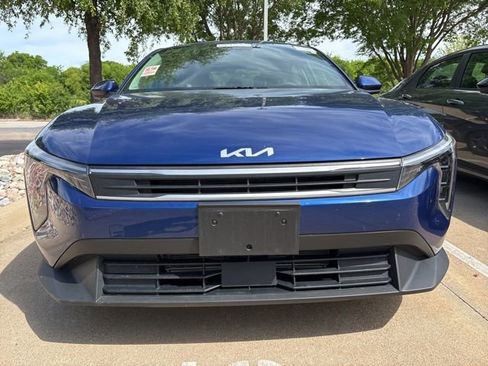 Used 2025 Kia K4 LXS image 2