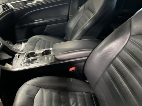 Used 2017 Ford Fusion SE w/ Fusion SE Technology Package image 24