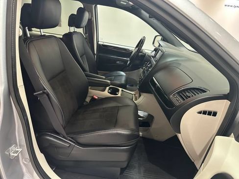 Used 2020 Dodge Grand Caravan SXT FWD image 6