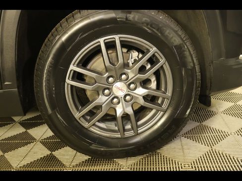 Used 2025 GMC Acadia Elevation image 11