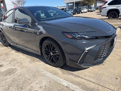 Used 2026 Toyota Camry Hybrid image 2