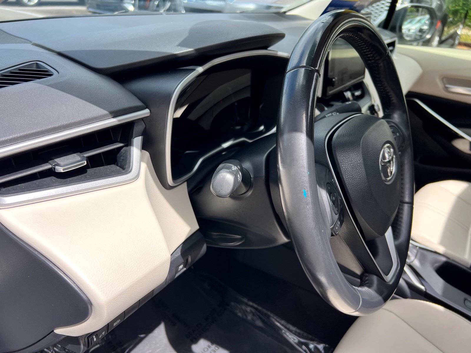 Used 2024 Toyota Corolla XLE FWD image 32