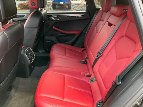 Used 2020 Porsche Macan S image 16