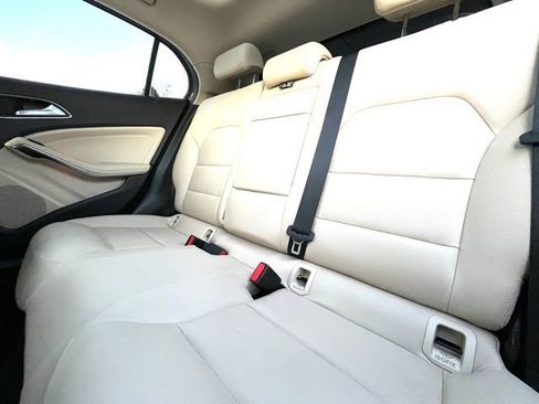 Used 2019 Mercedes-Benz GLA 250 4MATIC image 27