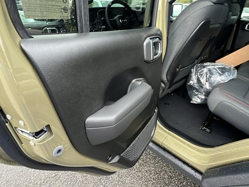 New 2026 Jeep Wrangler Unlimited Rubicon image 18