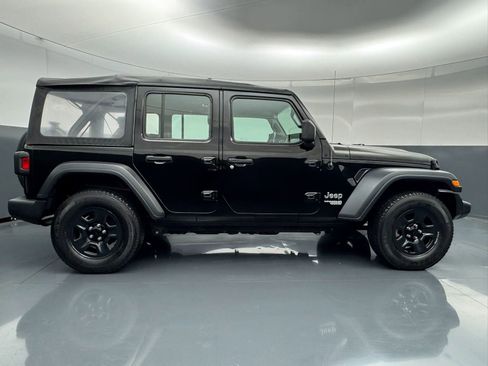 Used 2019 Jeep Wrangler Unlimited Sport image 2