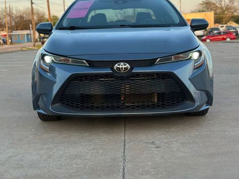 Used 2021 Toyota Corolla LE image 2