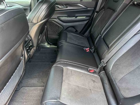 Used 2023 Jeep Grand Cherokee Altitude AWD/4WD image 19