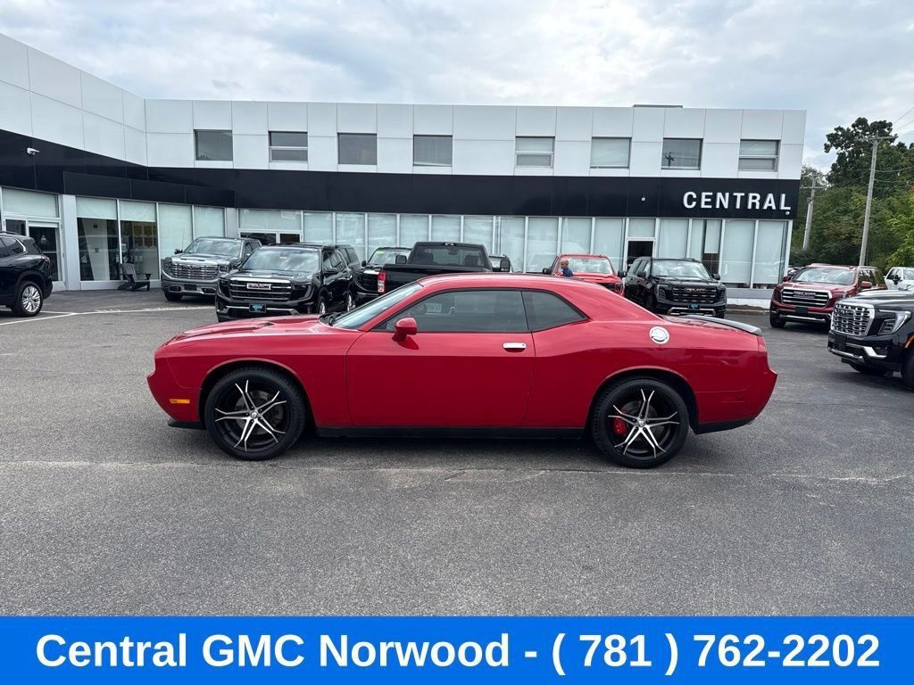 Used 2011 Dodge Challenger R/T RWD image 2