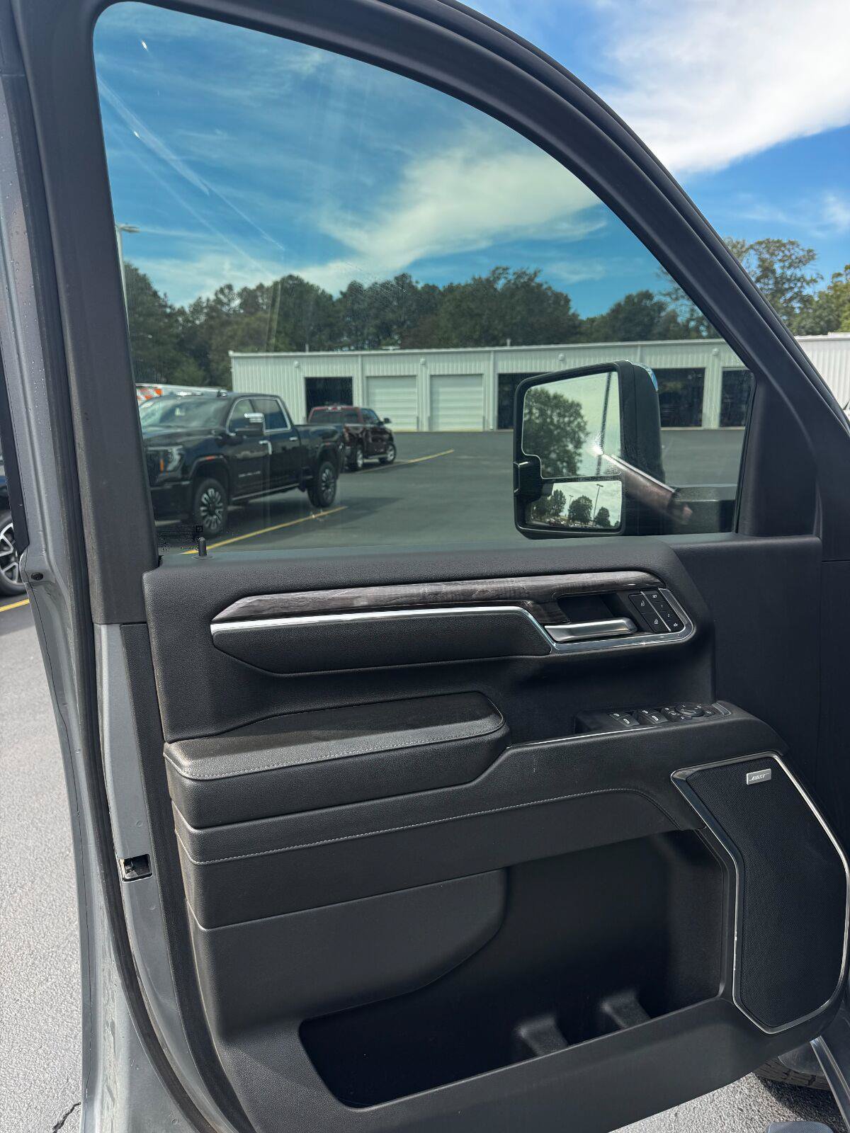 Used 2024 Chevrolet Silverado 2500 LTZ w/ LTZ Plus Package AWD/4WD image 20
