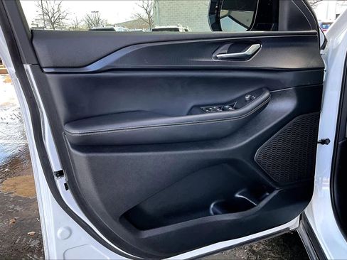 Used 2024 Jeep Grand Cherokee L Laredo image 20