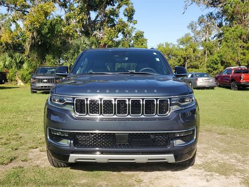 Used 2023 Jeep Wagoneer L Series II image 5