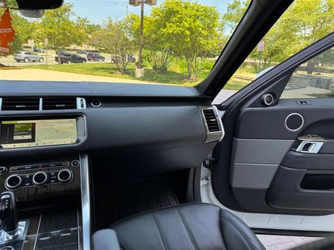 Used 2017 Land Rover Range Rover Sport AWD/4WD image 32