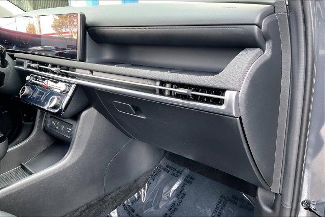 Certified 2025 Hyundai Tucson Limited AWD/4WD image 18