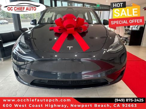 Used 2024 Tesla Model Y Long Range AWD/4WD image 1