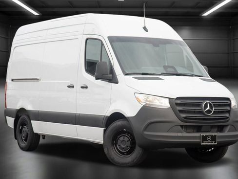 Used 2025 Mercedes-Benz Sprinter 2500 image 3