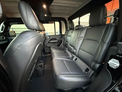 Used 2025 Jeep Gladiator Sport AWD/4WD image 22