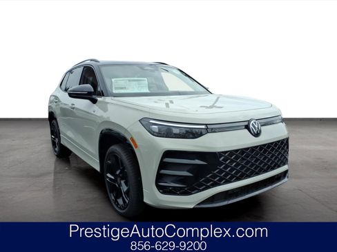 New 2026 Volkswagen Tiguan SE R-Line image 1