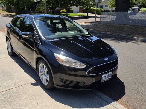Used 2017 Ford Focus SE FWD image 3
