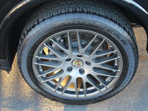 Used 2017 Porsche Cayenne Platinum Edition image 31