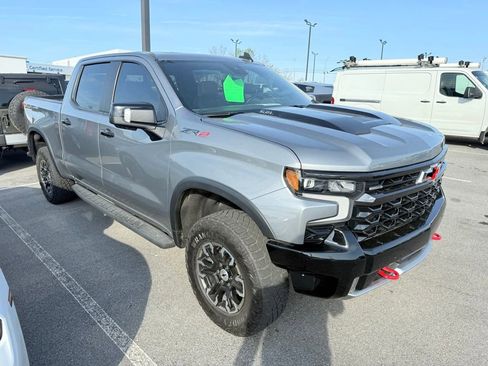Used 2023 Chevrolet Silverado 1500 ZR2 image 2