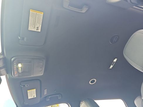 Used 2025 Chevrolet Traverse LT FWD image 32