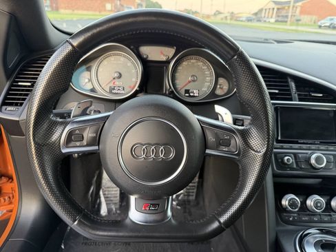 Used 2014 Audi R8 V8 w/ Ceramic Brake Package AWD/4WD image 22