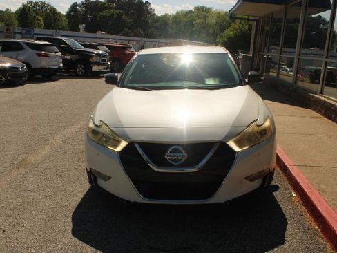 Used 2018 Nissan Maxima 3.5 SV image 2