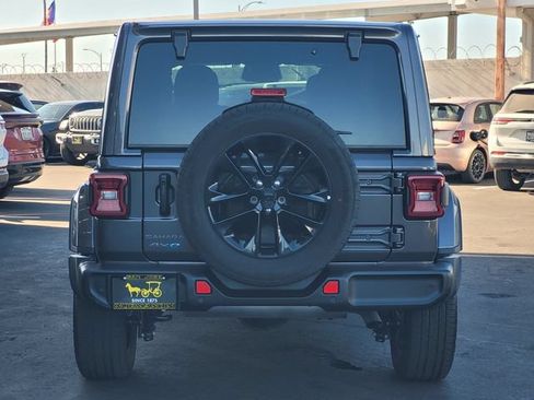 Certified 2025 Jeep Wrangler Unlimited Sahara w/ Safety Group AWD/4WD image 5