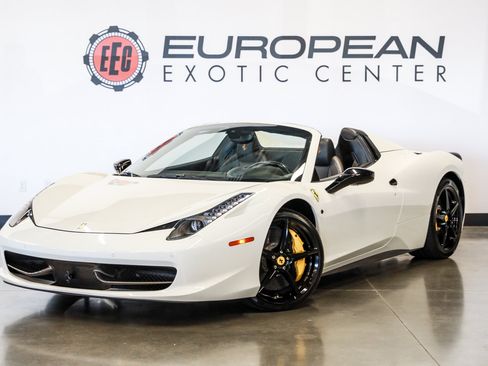 Used 2013 Ferrari 458 Spider RWD image 4