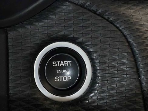 Used 2018 Land Rover Range Rover Velar S image 32